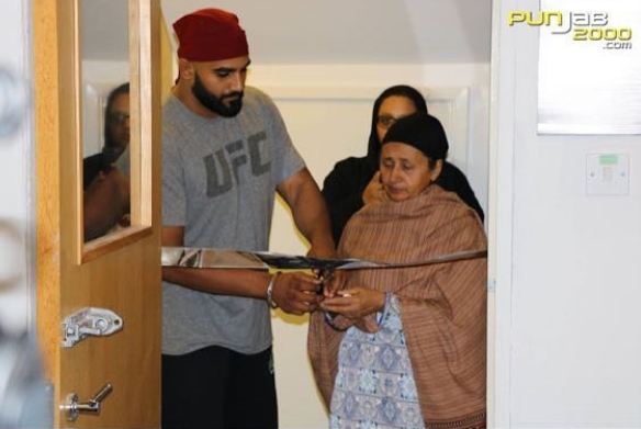 JetSingh Gym - cutting ceremony (Credit Punjab2000.com)